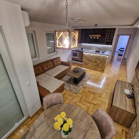Apartman Dionis 우지체 외부 사진