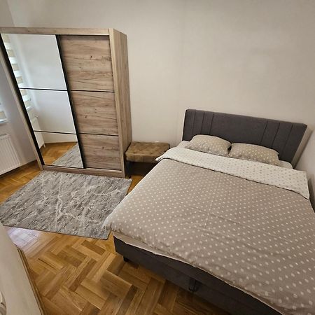 Apartman Dionis 우지체 외부 사진