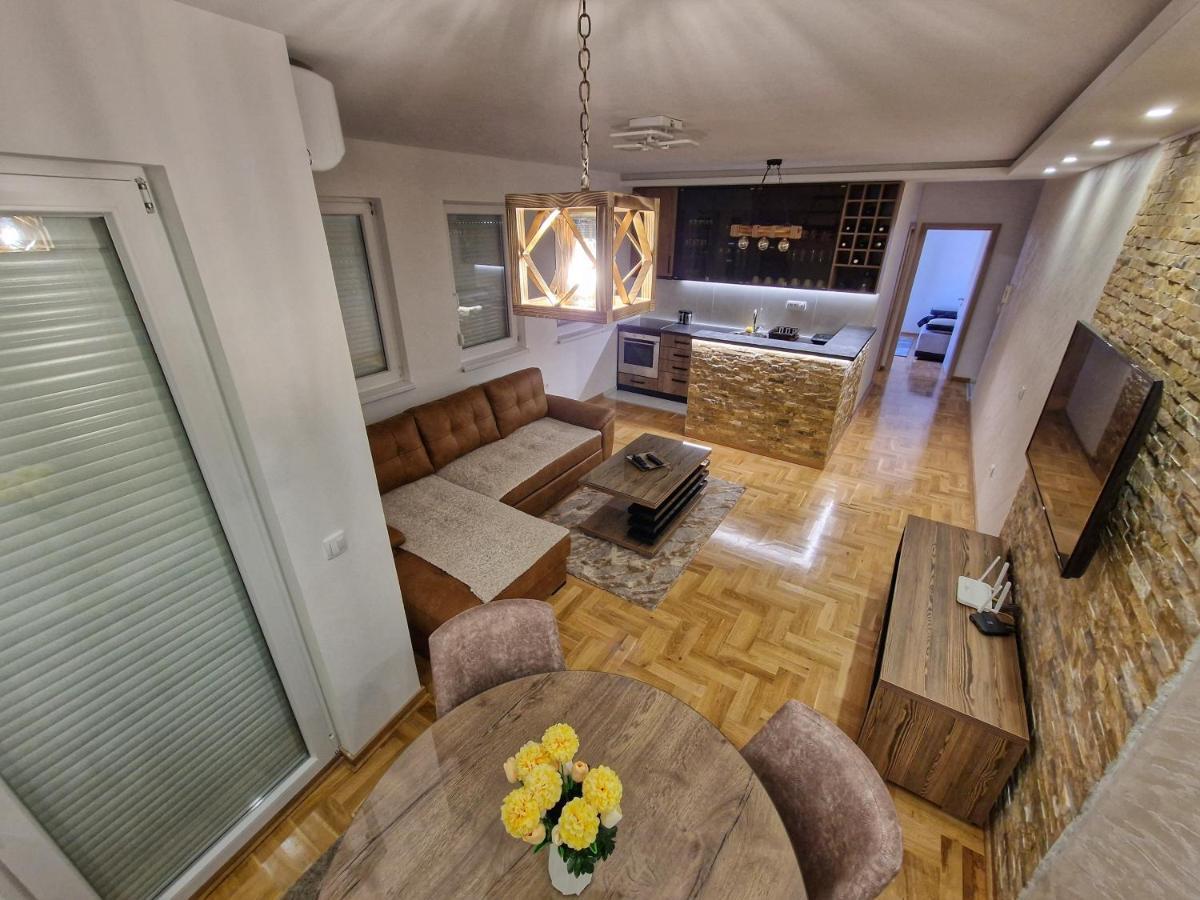 Apartman Dionis 우지체 외부 사진
