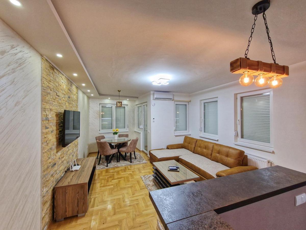 Apartman Dionis 우지체 외부 사진