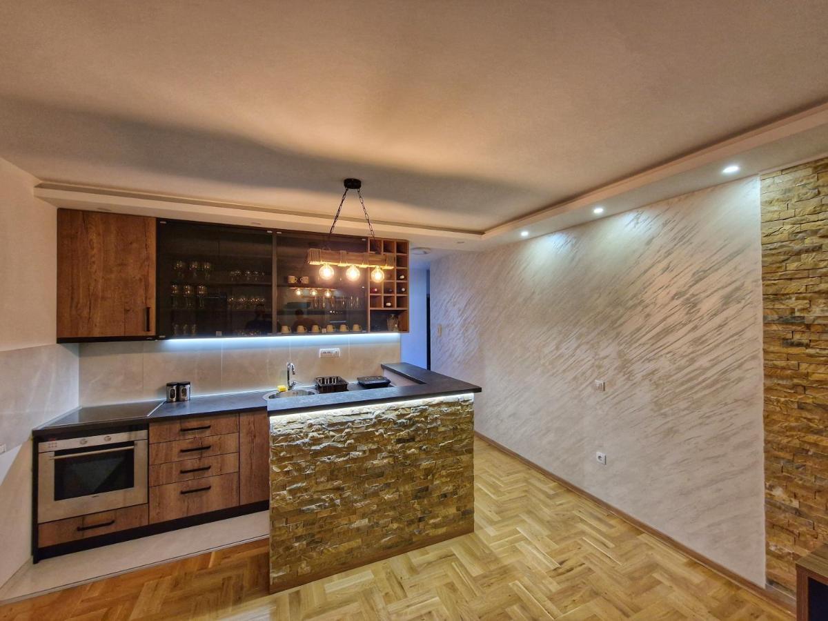 Apartman Dionis 우지체 외부 사진